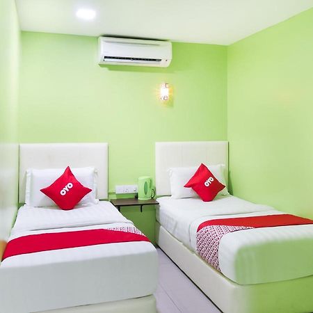 Oyo 89665 Royale City Hotel Σεπάνγκ Εξωτερικό φωτογραφία