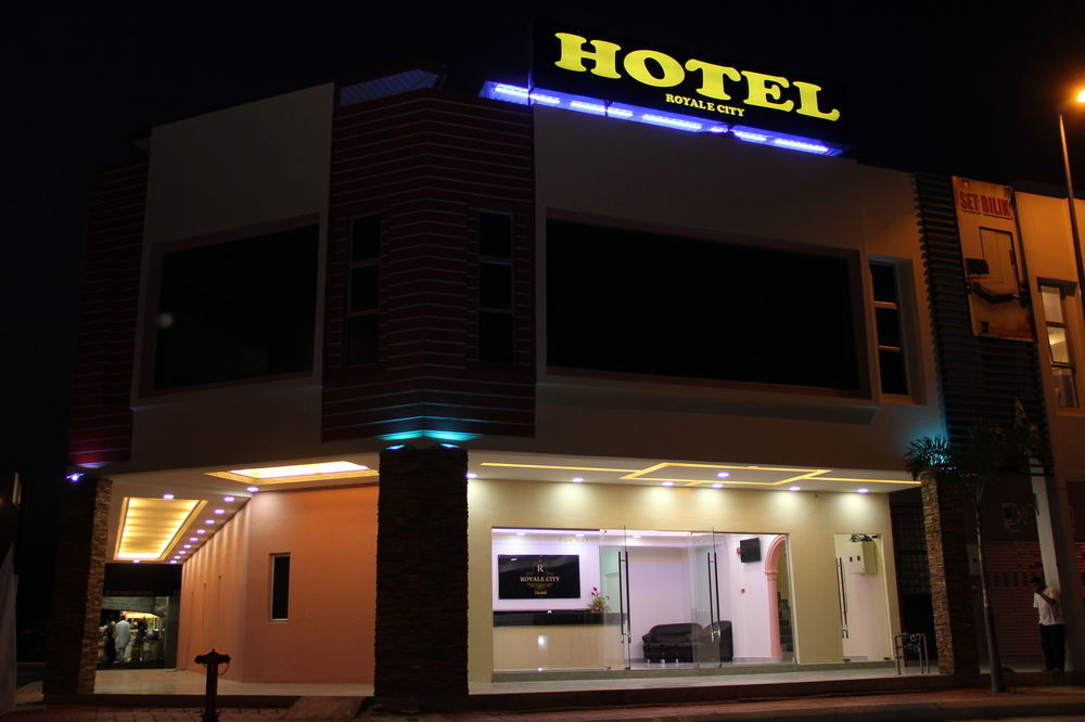 Oyo 89665 Royale City Hotel Σεπάνγκ Εξωτερικό φωτογραφία
