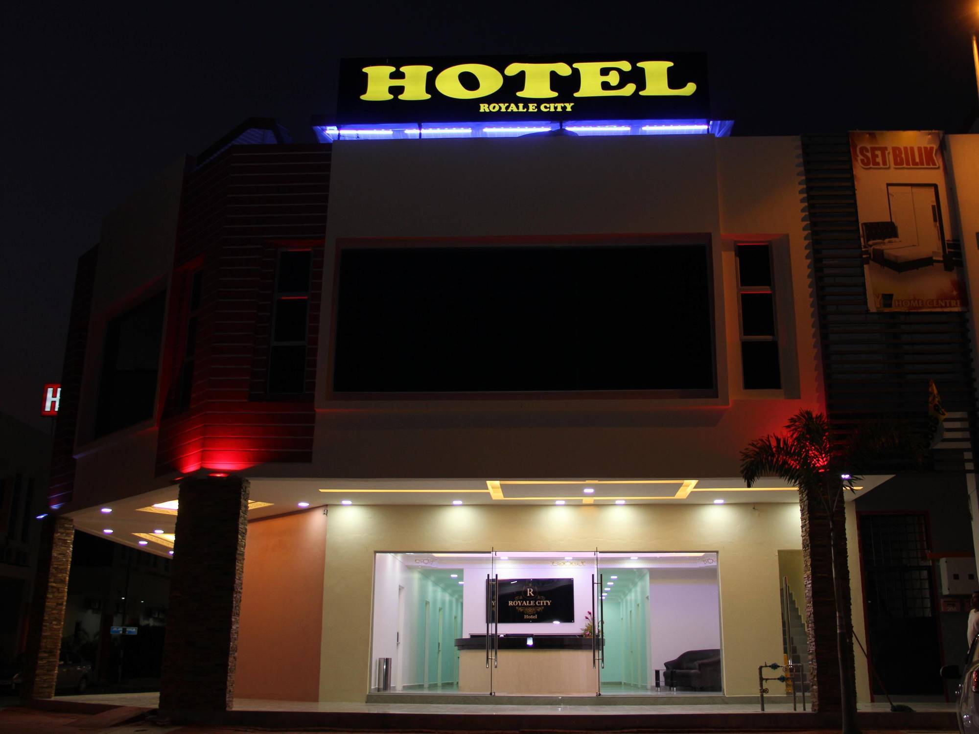 Oyo 89665 Royale City Hotel Σεπάνγκ Εξωτερικό φωτογραφία