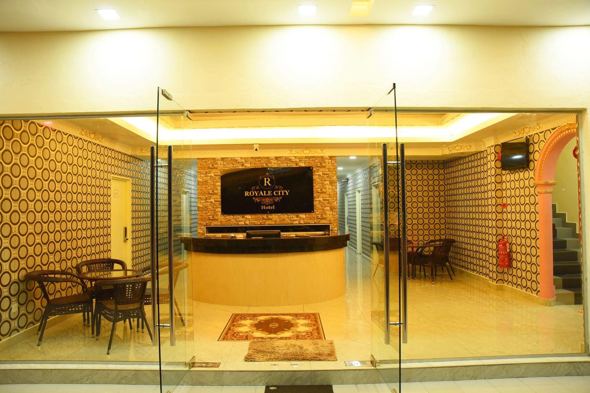 Oyo 89665 Royale City Hotel Σεπάνγκ Εξωτερικό φωτογραφία